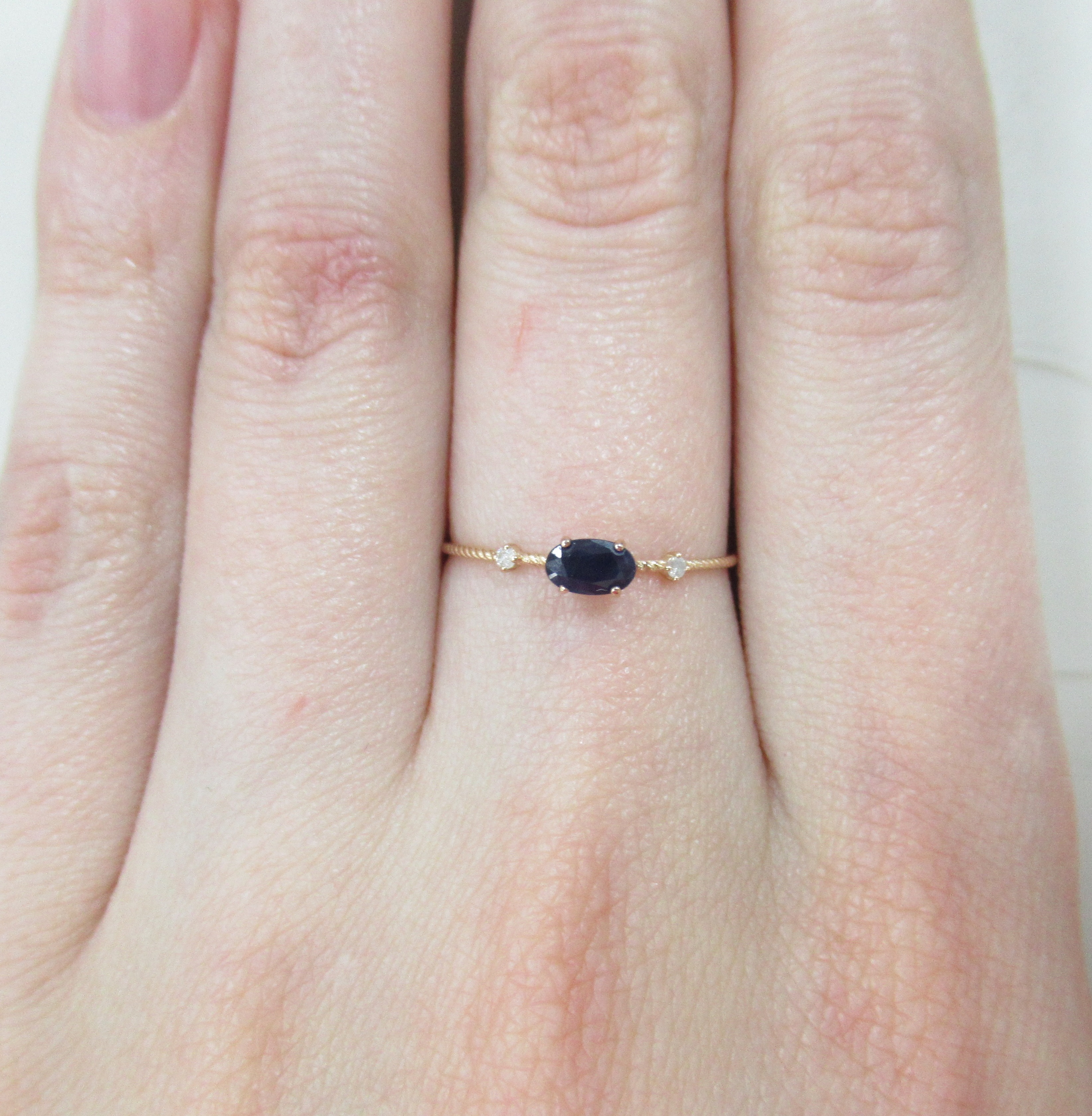 Кольцо из золота с сапфиром